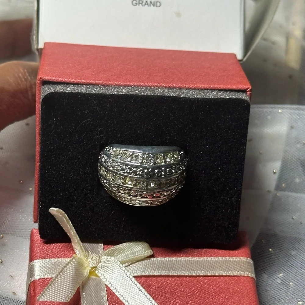 Avon Vintage Day to Night Silver tone Rhinestone Dome Ring - Picture 9 of 16